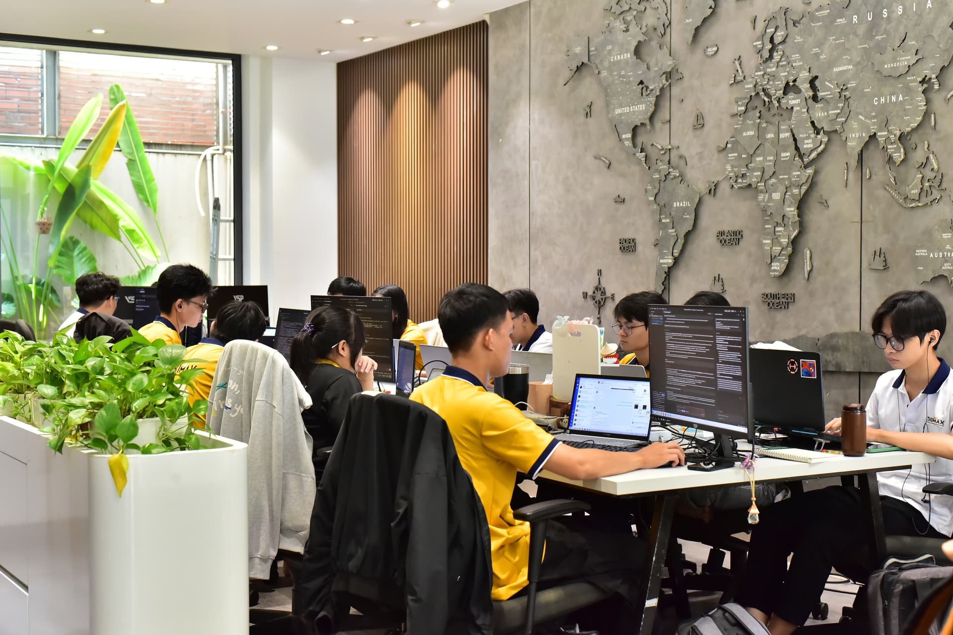 TIXIMAX Vietnam support agent
